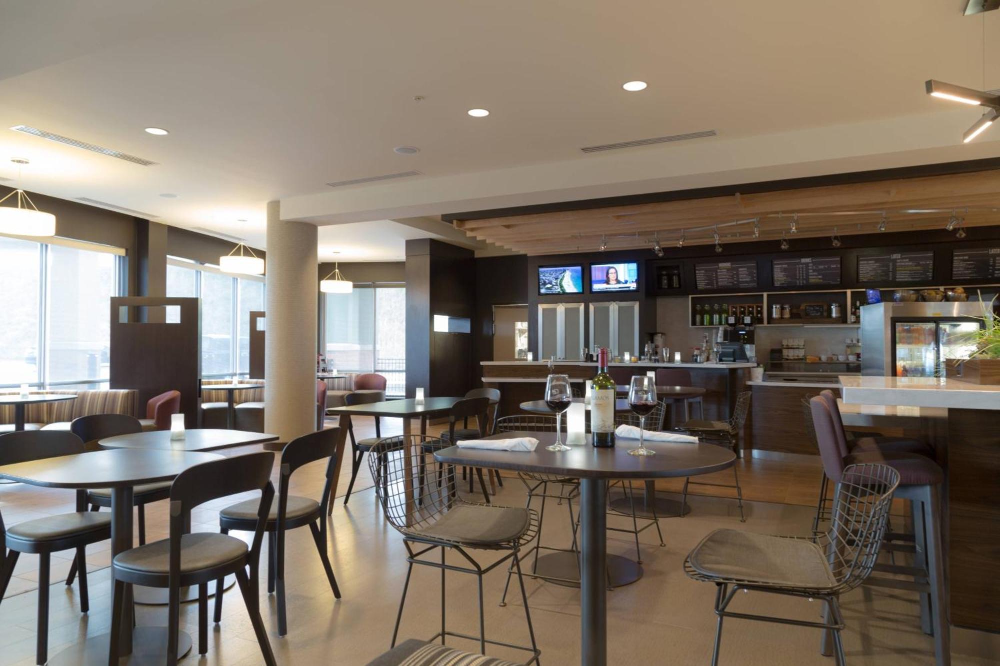 Courtyard By Marriott Morgantown Hotel Buitenkant foto