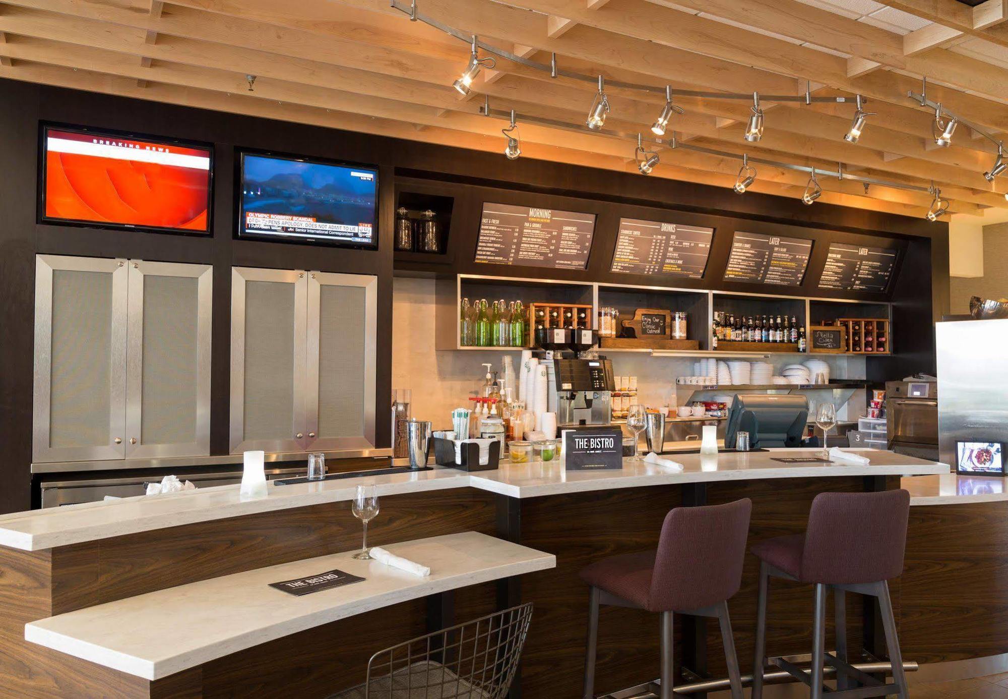 Courtyard By Marriott Morgantown Hotel Buitenkant foto